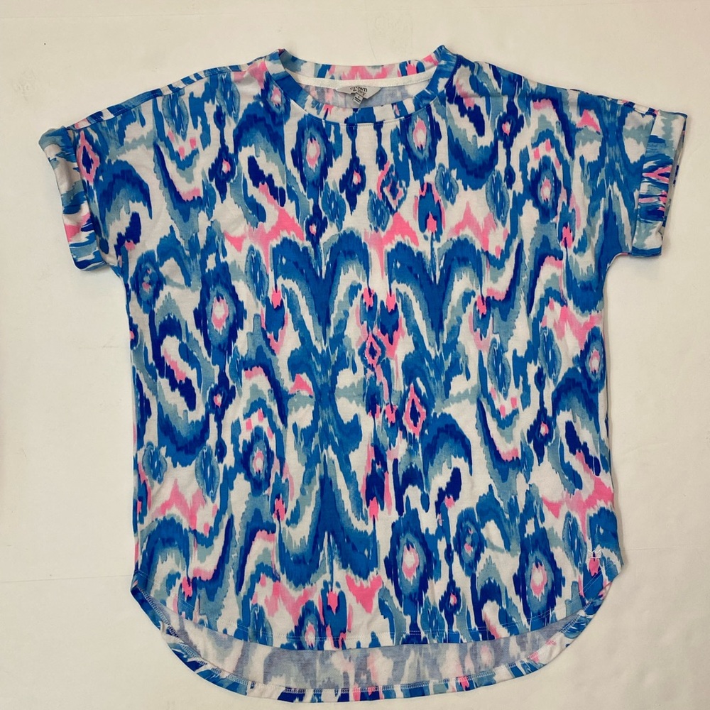 Crown & Ivy Women’s Blue pink white curved hem T-Shirt top Size Small